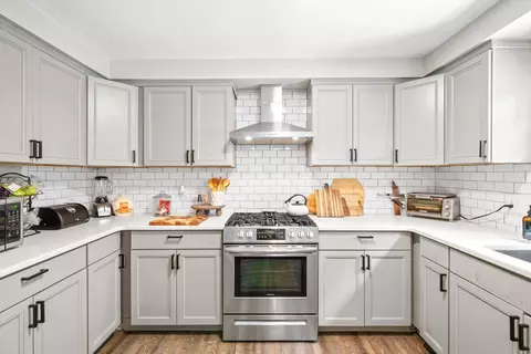 1555 Barrett Dr, Clarksville, TN 37043