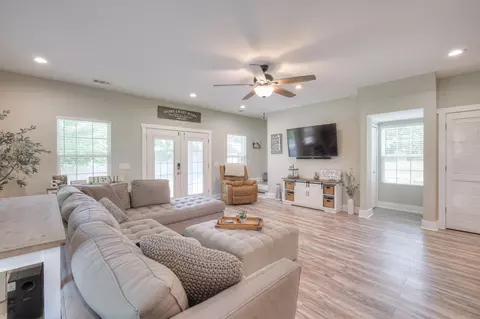 Living - 223 Rucker Rd, Murfreesboro, TN 37127 photo 2 of 3