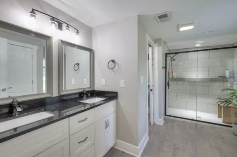 Bath - 223 Rucker Rd, Murfreesboro, TN 37127 photo 3 of 5