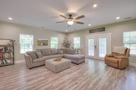 Living - 223 Rucker Rd, Murfreesboro, TN 37127 photo 1 of 3