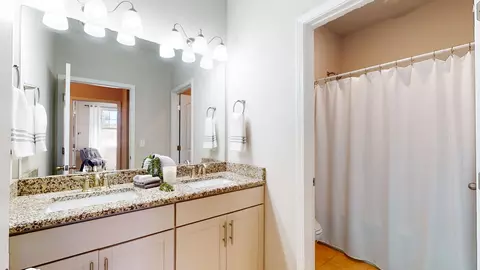 Bath - 6306 Birchtree Dr, Murfreesboro, TN 37128 photo 3 of 3