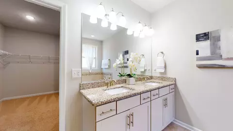 Bath - 6306 Birchtree Dr, Murfreesboro, TN 37128 photo 2 of 3