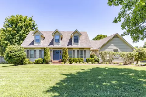 1420 Spainwood St, Columbia, TN 38401