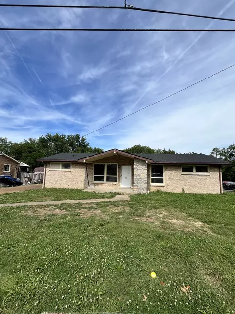 2808 Creekview Dr, Nashville, TN 37217