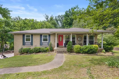 1328 Cloverdale Cir, Hixson, TN 37343