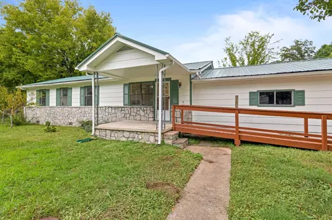 14 Longstreet Rd, Rossville, GA 30741