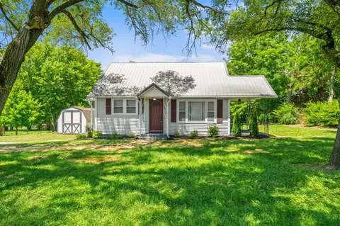 908 College St, Portland, TN 37148