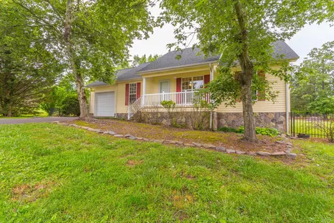 533 Daisy Ln, Chatsworth, GA 30705