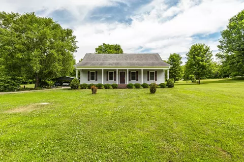 365 Mutton Hollow Hill Rd, Bethpage, TN 37022