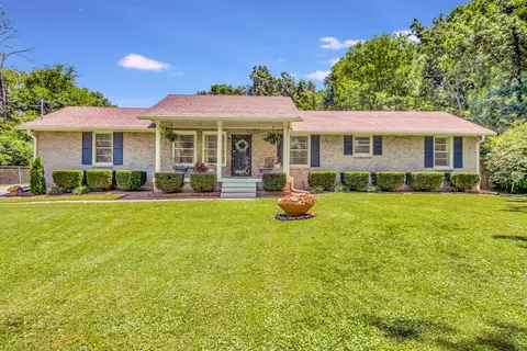 205 Hazelwood Ln, La Vergne, TN 37086