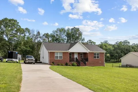 Exterior - 1050 Glendale Dr, Dickson, TN 37055 photo 9 of 16