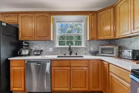 Kitchen - 1050 Glendale Dr, Dickson, TN 37055 photo 1 of 4