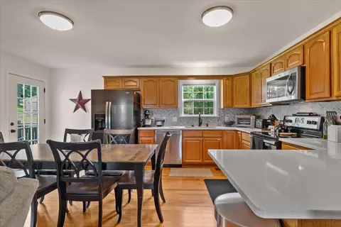 Kitchen - 1050 Glendale Dr, Dickson, TN 37055 photo 2 of 4