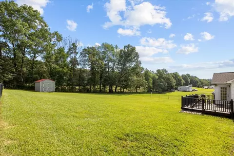 Exterior - 1050 Glendale Dr, Dickson, TN 37055 photo 8 of 16