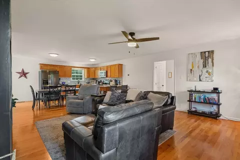 Living - 1050 Glendale Dr, Dickson, TN 37055 photo 1 of 1