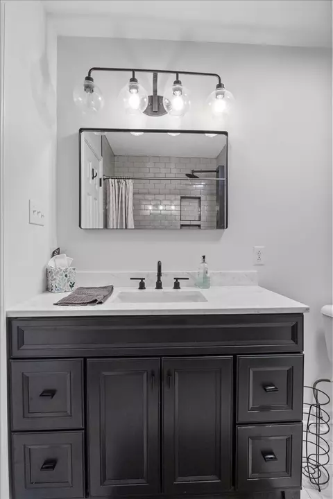 Bath - 1050 Glendale Dr, Dickson, TN 37055 photo 6 of 6