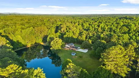 2833 S Pinelake Dr, Dalton, GA 30721