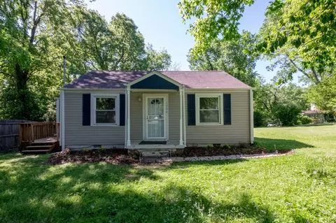1304 Oakhurst Dr, Nashville, TN 37216