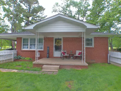 29 S Lincoln Rd, Fayetteville, TN 37334