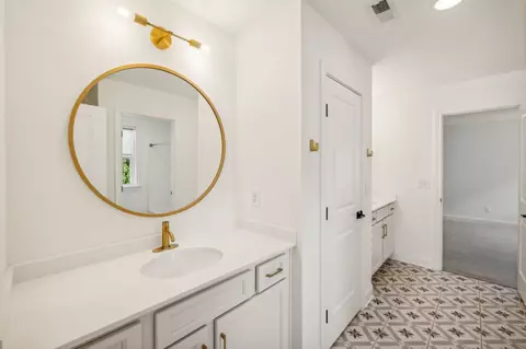 Bath - 2019 Cabell Dr, Franklin, TN 37064 photo 7 of 7