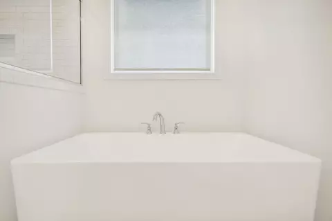 Bath - 2019 Cabell Dr, Franklin, TN 37064 photo 4 of 7