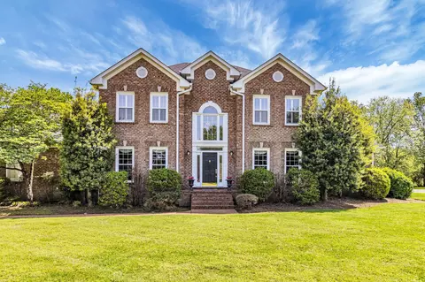 2432 W Clay Dr, Lebanon, TN 37087