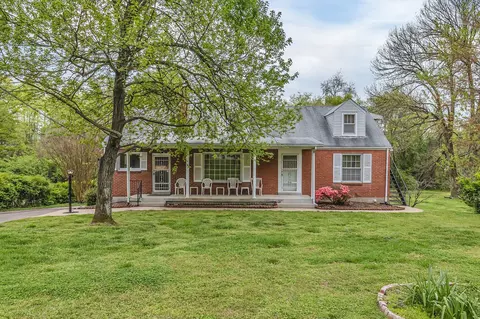 718 Greymont Dr, Nashville, TN 37217