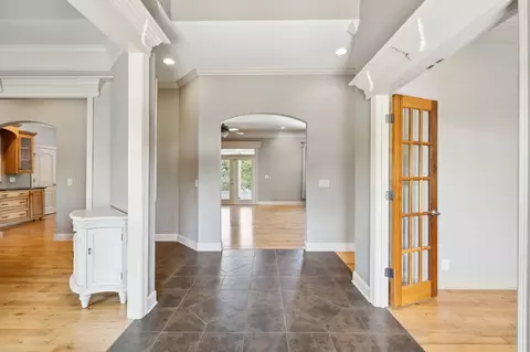 Entry Way - 118 Tom Walker Dr, Beechgrove, TN 37018 photo 2 of 8