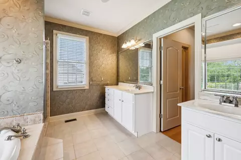 Bath - 118 Tom Walker Dr, Beechgrove, TN 37018 photo 2 of 9