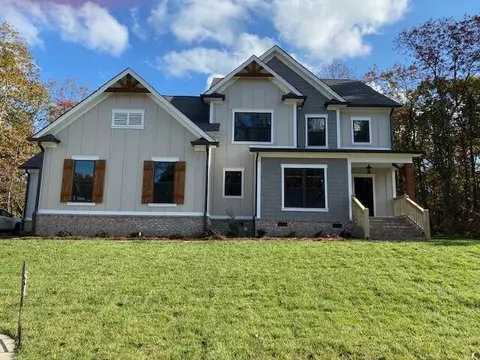 2424 Painter Trl, Signal Mountain, TN 37377