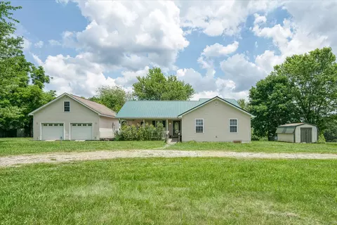 1064 Cordell Hull Memorial Dr, Byrdstown, TN 38549