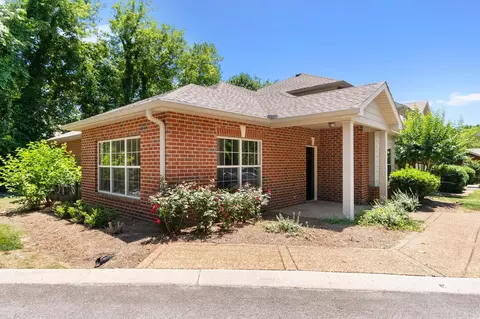 402 Cashmere Dr, Thompsons Station, TN 37179