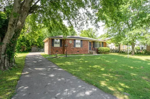1015 11th St, Old Hickory, TN 37138