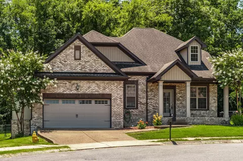 129 Otter Glenn Dr, Hendersonville, TN 37075