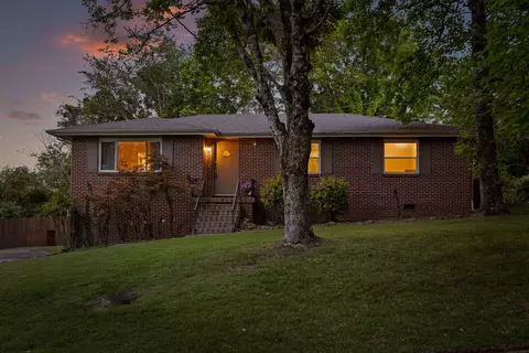 1374 Orbit Dr, Hixson, TN 37343