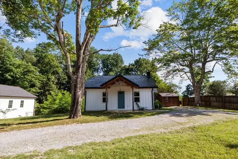 3012 Vanleer Hwy, Charlotte, TN 37036