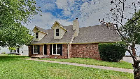 104 Summitt Dr, Columbia, TN 38401