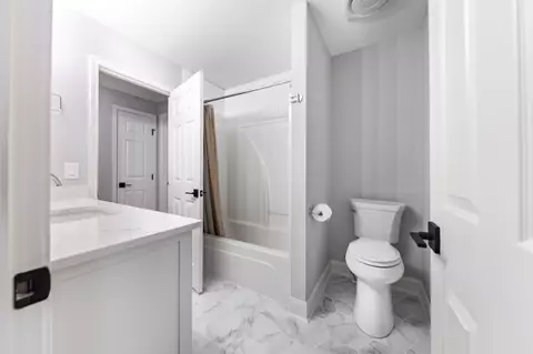 Bath - 2012 Terragreen Ct, Murfreesboro, TN 37130 photo 3 of 4
