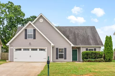 224 E Johnson Cir, Clarksville, TN 37040