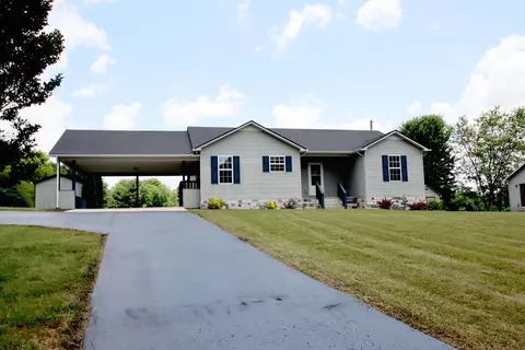 127 Middle Dr, Sparta, TN 38583