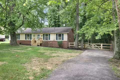 2024 Old Greenbrier Pike, Greenbrier, TN 37073