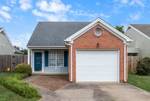 537 Southwind Dr, Hopkinsville, KY 42240