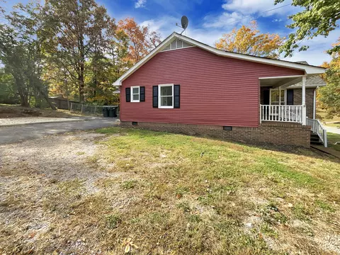 Exterior - 208 Timberlake Dr, Springfield, TN 37172 photo 5 of 7