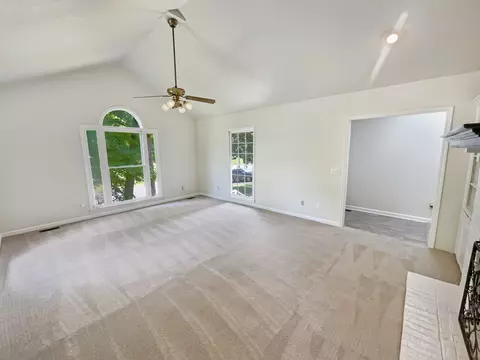 Living - 208 Timberlake Dr, Springfield, TN 37172 photo 1 of 2