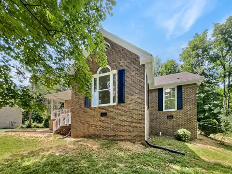 Exterior - 208 Timberlake Dr, Springfield, TN 37172 photo 4 of 7