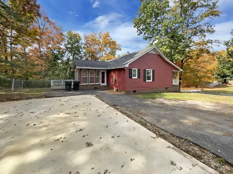 Exterior - 208 Timberlake Dr, Springfield, TN 37172 photo 2 of 7