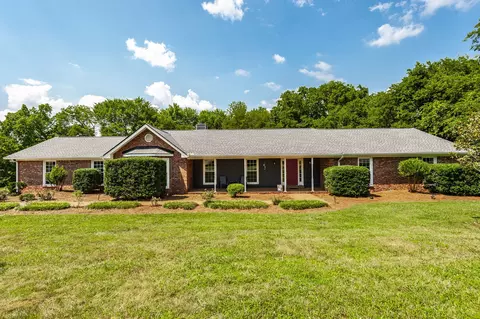 1025 Anderson Rd, Hendersonville, TN 37075