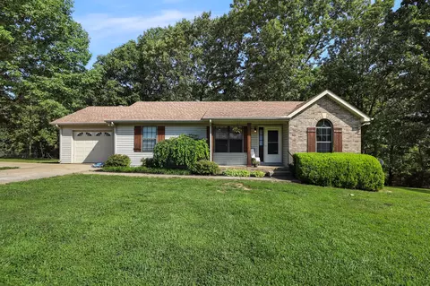 125 Oak Crest Dr, Tennessee Ridge, TN 37178