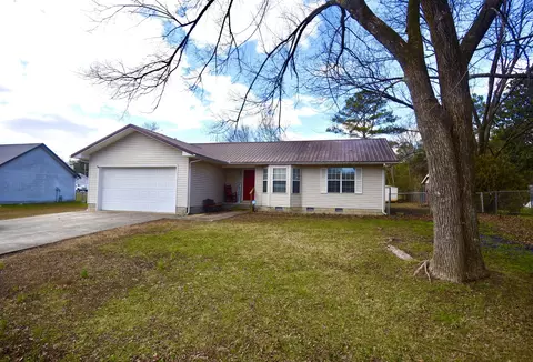 90 Cedar Ln, Trenton, GA 30752