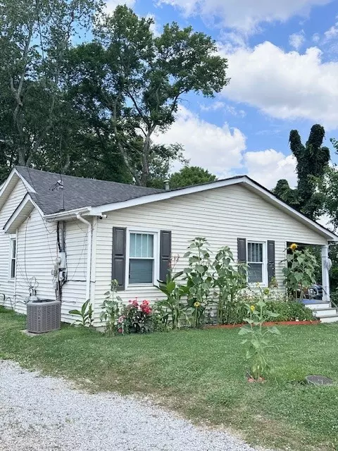 1319 Parham St, Springfield, TN 37172 photo 2